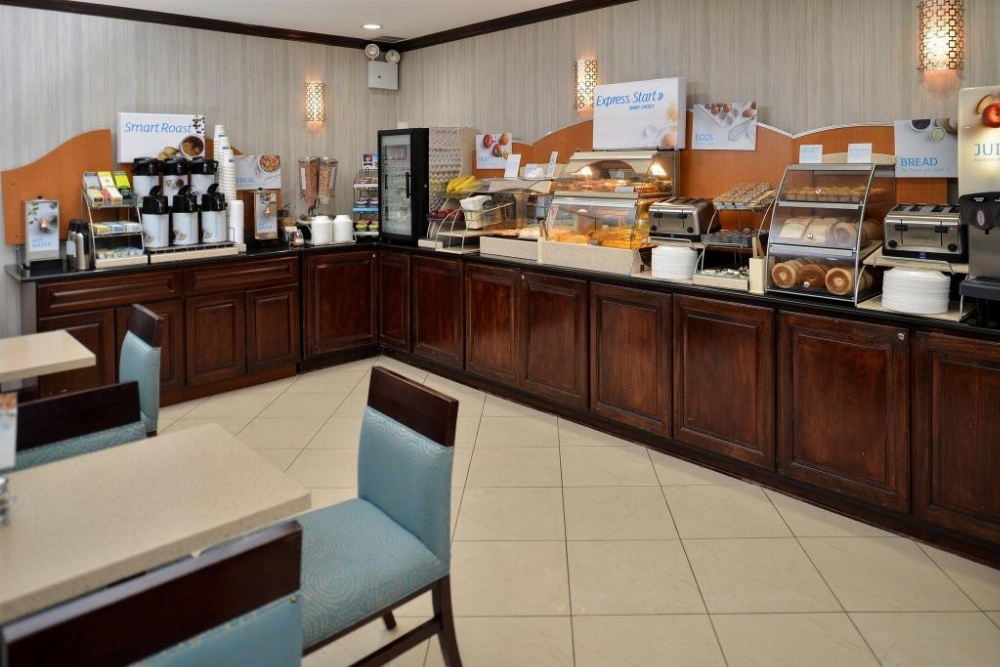 Holiday Inn Express Kennedy Airport